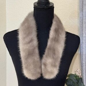 VINTAGE Mink Fur Collar / Shaw/ Trim In Gray with Clips - 31" L - EUC